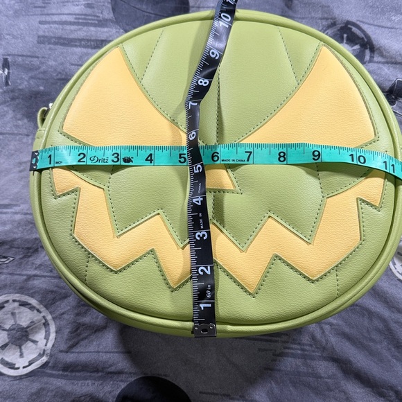 NWOT LOVE PAIN STITCHES MEANIE CROSSBODY W/SPECIAL LINER - Picture 2 of 7